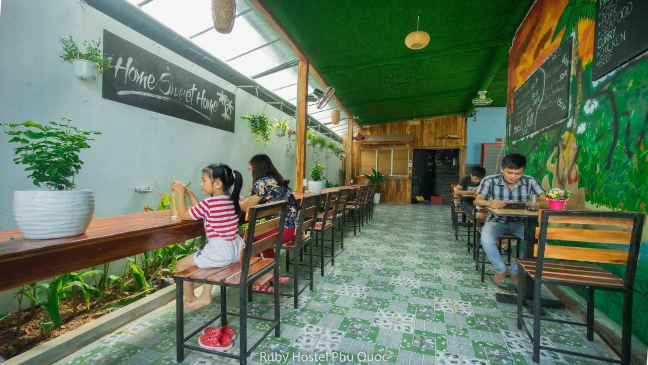 Ruby Phu Quoc Hostel Екстериор снимка