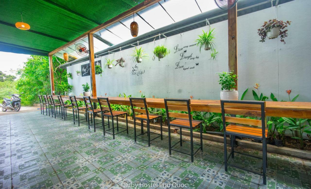 Ruby Phu Quoc Hostel Екстериор снимка