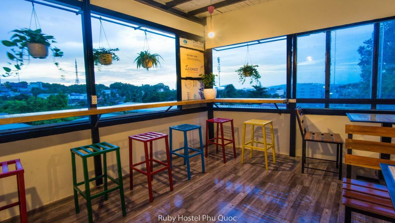 Ruby Phu Quoc Hostel Екстериор снимка