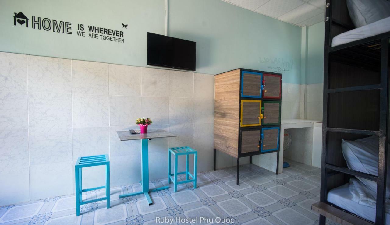 Ruby Phu Quoc Hostel Екстериор снимка