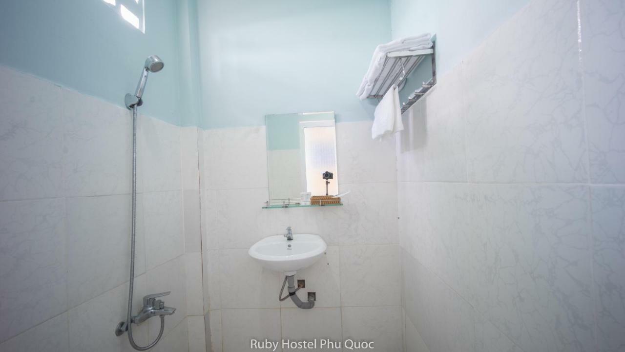 Ruby Phu Quoc Hostel Екстериор снимка