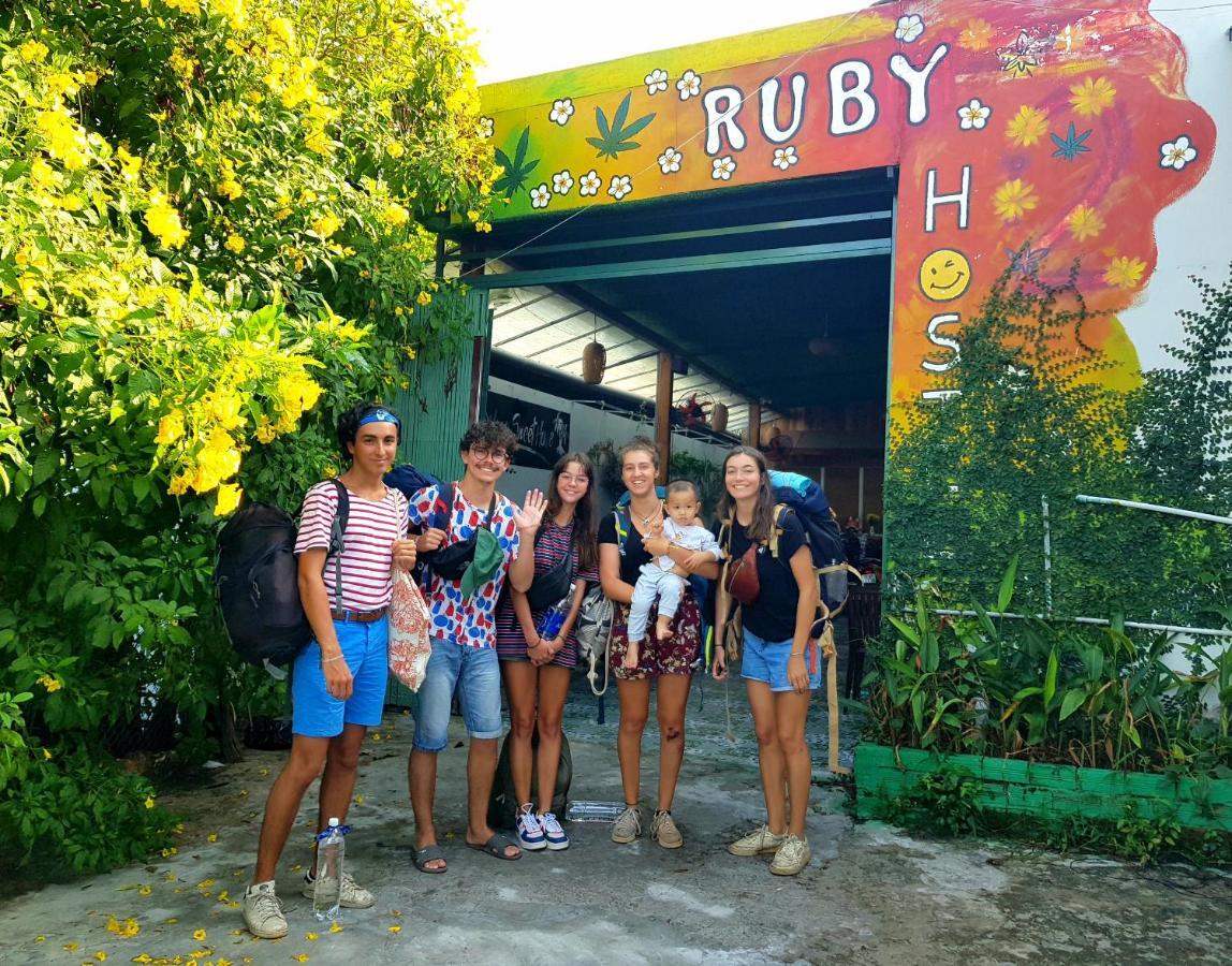 Ruby Phu Quoc Hostel Екстериор снимка